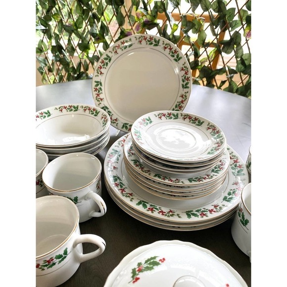 Gibson Charm, Delight Holiday Harmony, Place Settings for 4 Plus Candy Dish - Picture 5 of 7